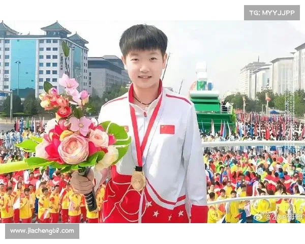 根红苗正孙颖莎引领国球风范 红旗代言彰显荣耀与责任 根红苗正孙颖莎引领国球风范 红旗代言彰显荣耀与责任